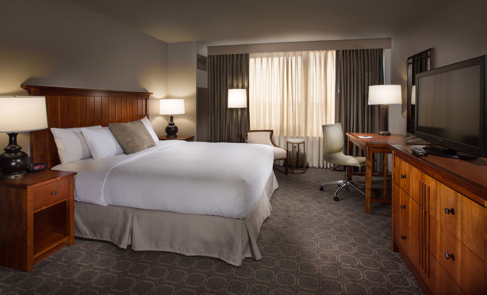 DoubleTree by Hilton Chicago - Oak Brook in Oak Brook, Il