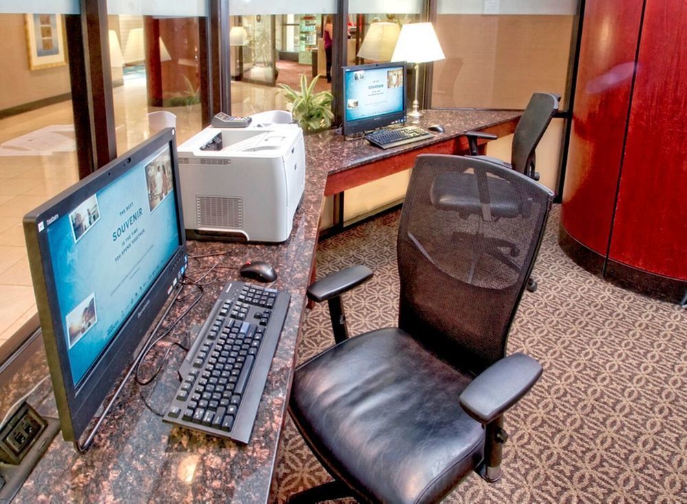 DoubleTree by Hilton Kansas City - Overland Park in Overland Park, Ks