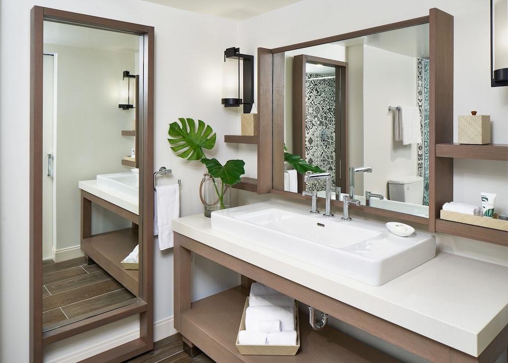 Baker's Cay Resort Key Largo, Curio Collection by Hilton