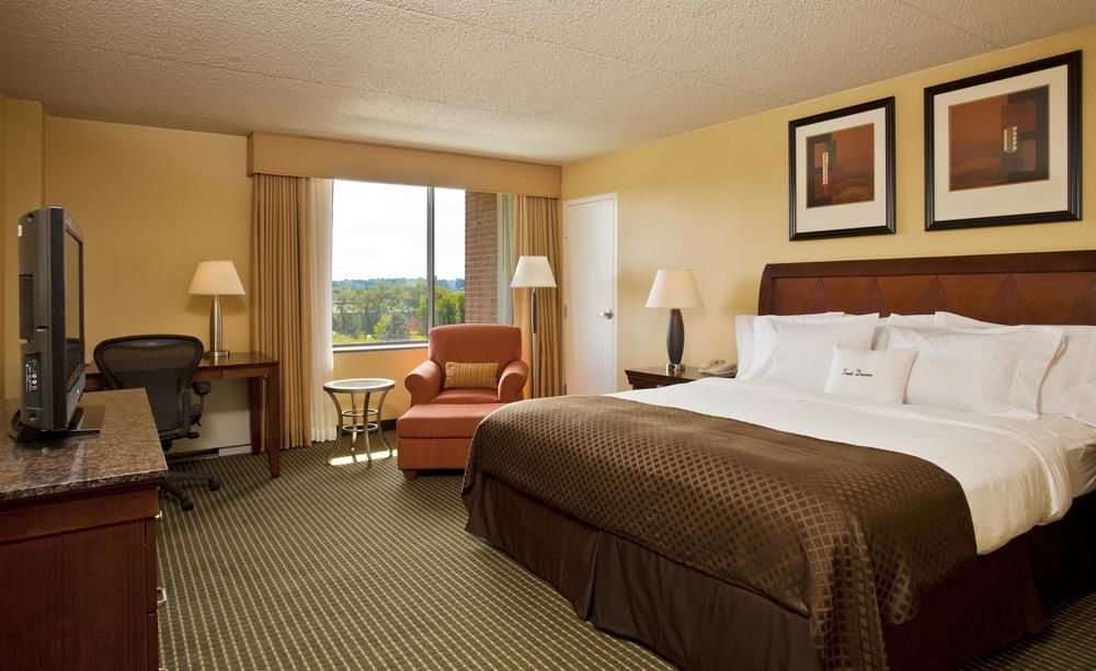 DoubleTree by Hilton Hotel Syracuse in East Syracuse, Ny