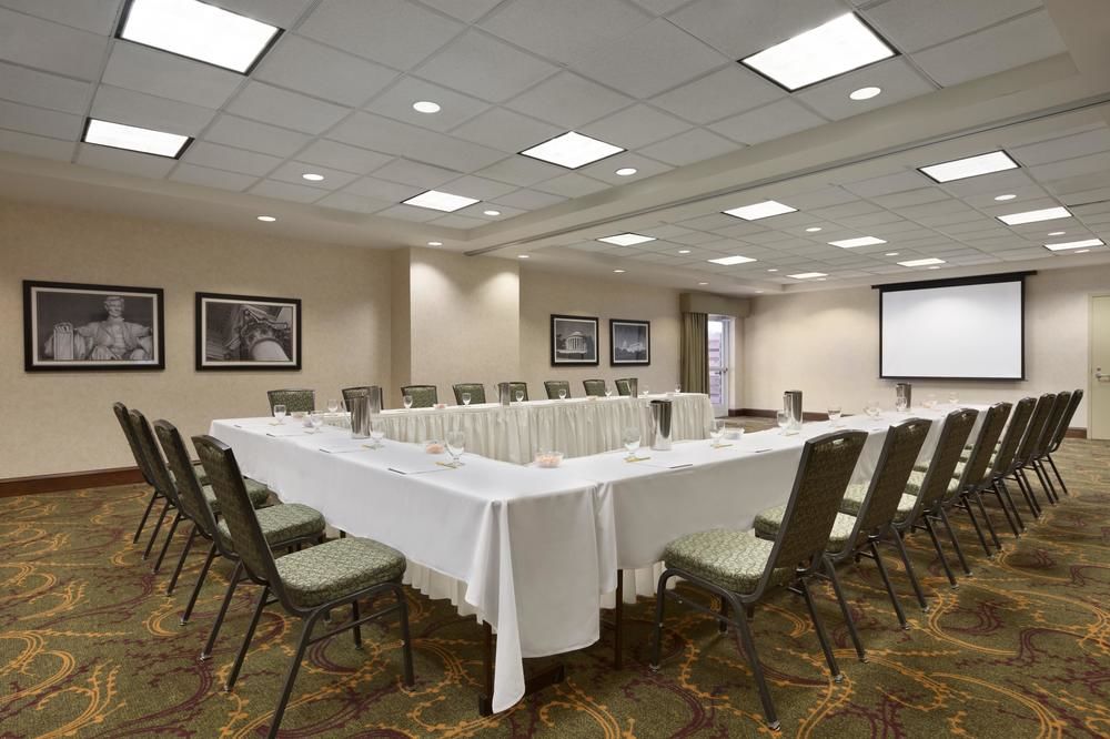 Hilton Garden Inn Arlington/Courthouse Plaza in Arlington