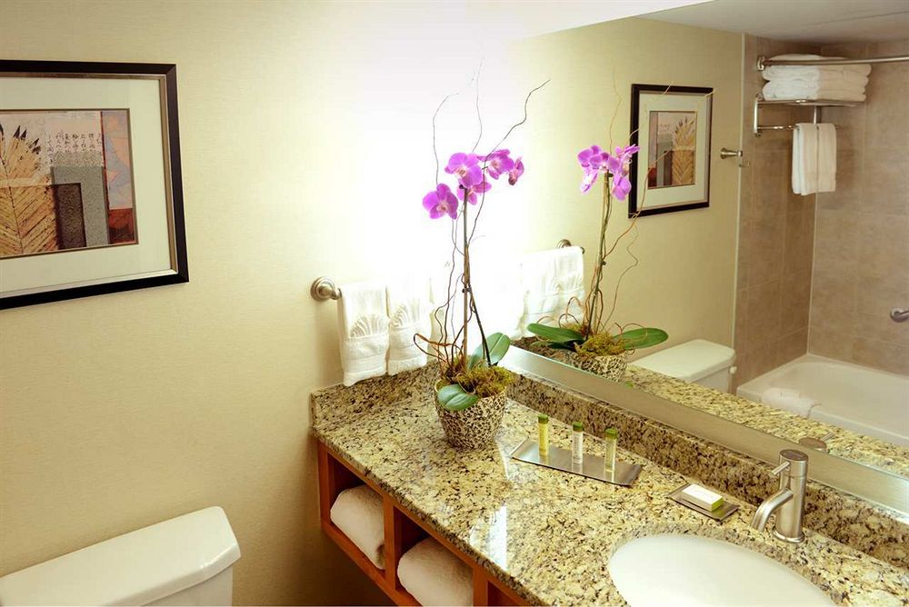 DoubleTree by Hilton Virginia Beach in Virginia Beach, Va