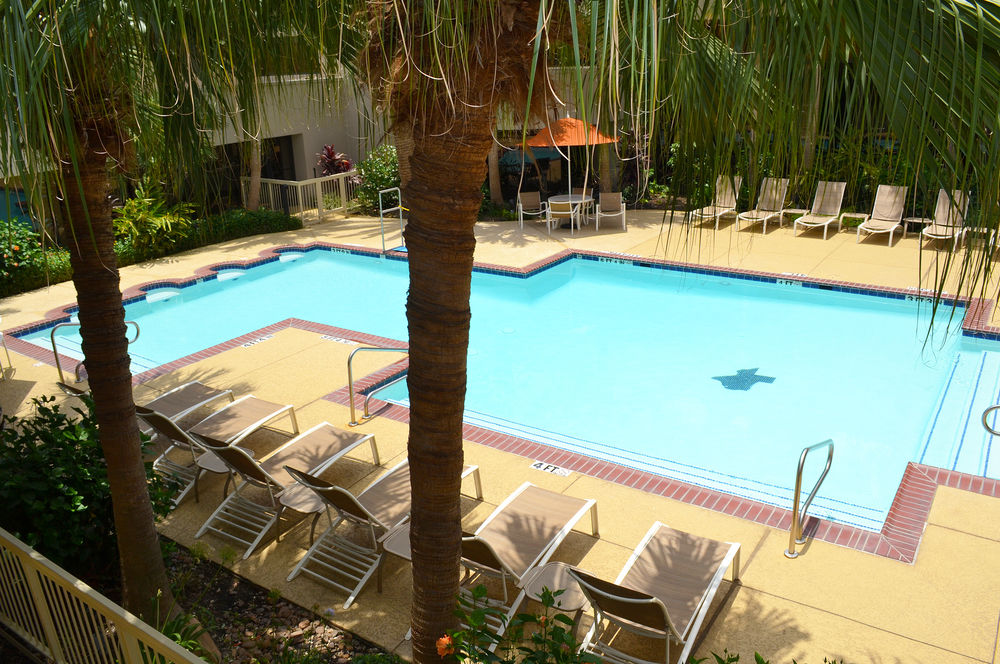 DoubleTree by Hilton Houston Hobby Airport in Houston, Tx