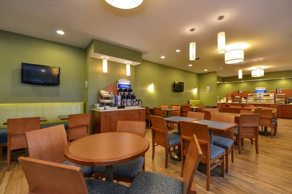 HOLIDAY INN EXPRESS MIDTOWN WEST in New York, Ny