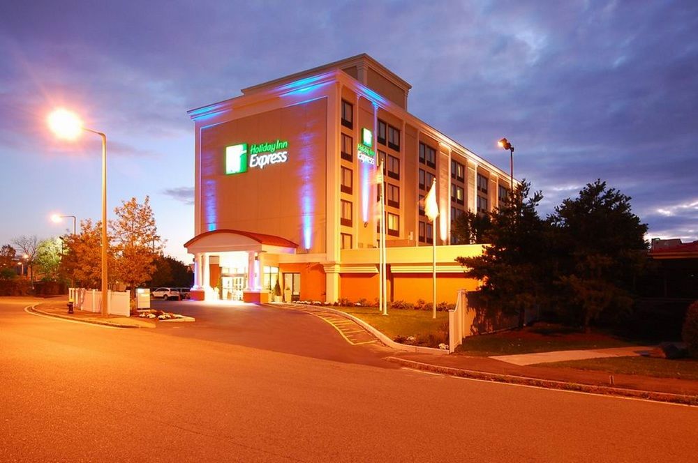HOLIDAY INN EXPRESS BOSTON in Boston
