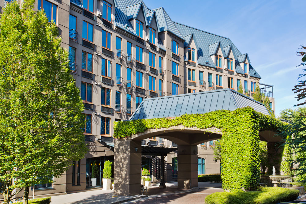HOLIDAY INN & SUITES NORTH VAN in Vancouver, Bc