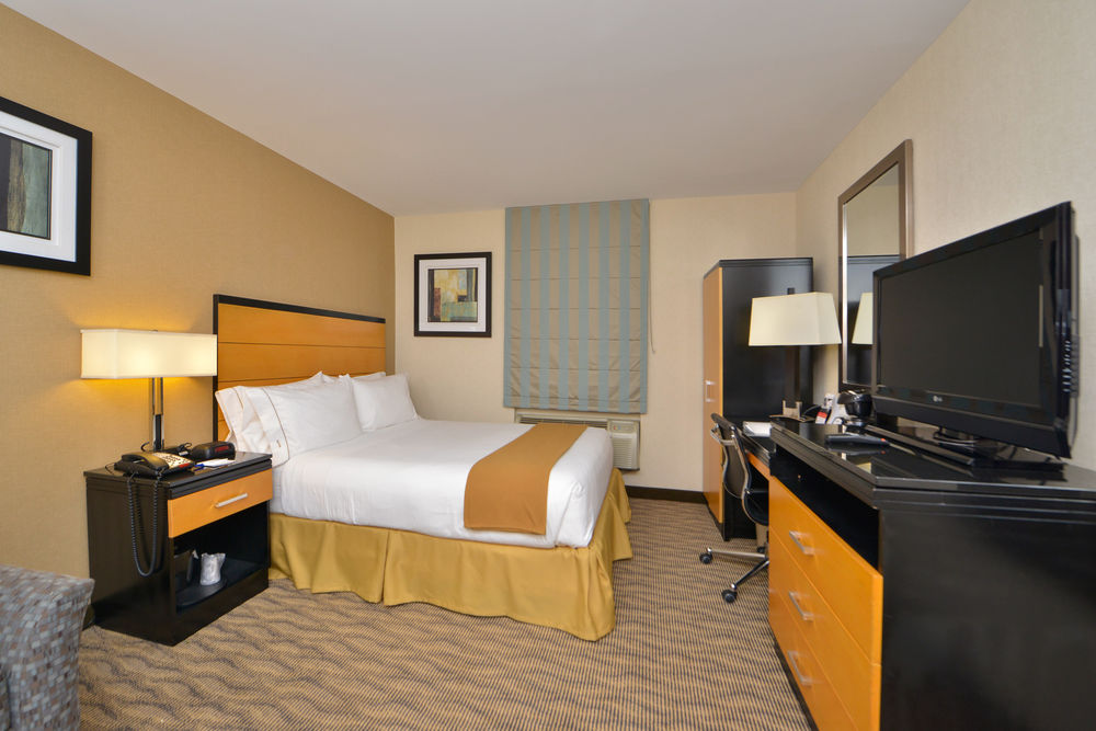 HOLIDAY INN EXPRESS KENNEDY AIRPORT in New York, Ny