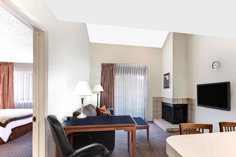 HAWTHORN SUITES BY WYNDHAM ARLINGTON/DFW SOUTH in Arlington-Tx (Us)