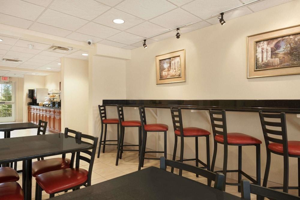 MICROTEL INN & SUITES BY WYNDHAM ANN ARBOR in Ann Arbor