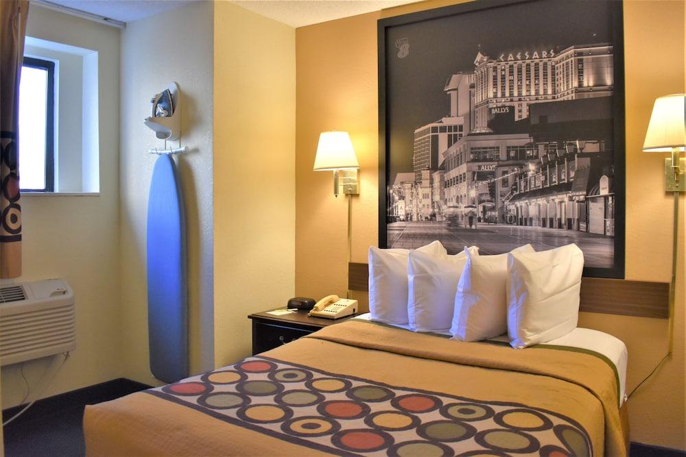 SUPER 8 BY WYNDHAM ATLANTIC CITY in Atlantic City, Nj