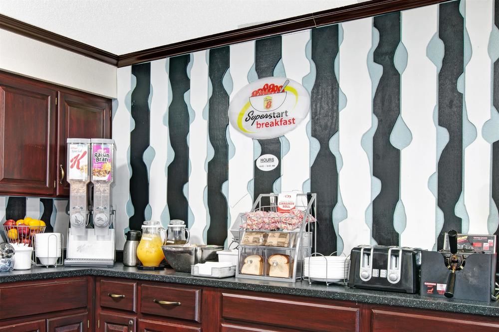 SUPER 8 BY WYNDHAM BALTIMORE/ESSEX AREA in Baltimore, Md