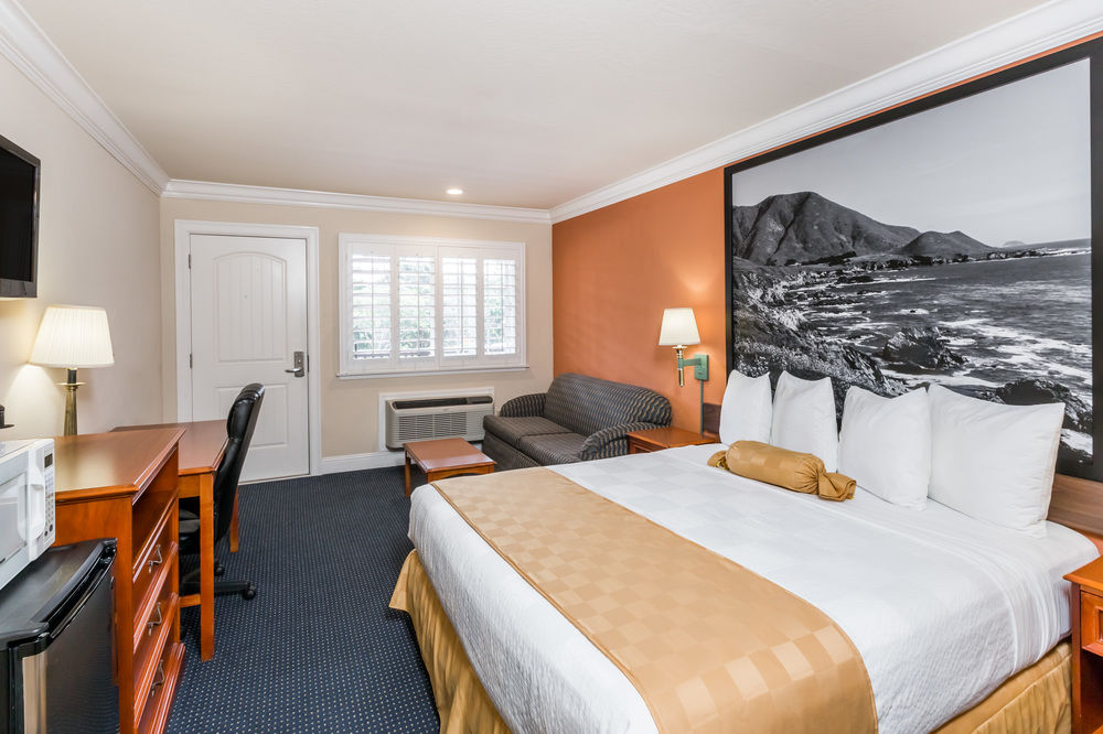 SUPER 8 BY WYNDHAM MONTEREY/CARMEL in Monterey