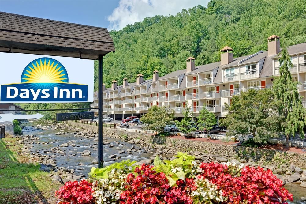 DAYS INN BY WYNDHAM GATLINBURG ON THE RIVER in Gatlinburg, Tn