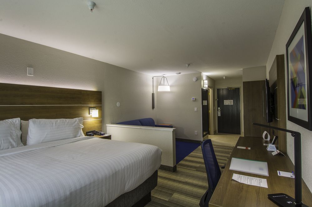 HOLIDAY INN EXPRESS NAPLES SOUTH - I-75 in Naples
