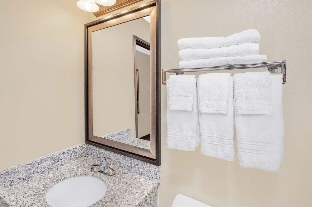 SUPER 8 BY WYNDHAM SEVILLE in Seville, Oh