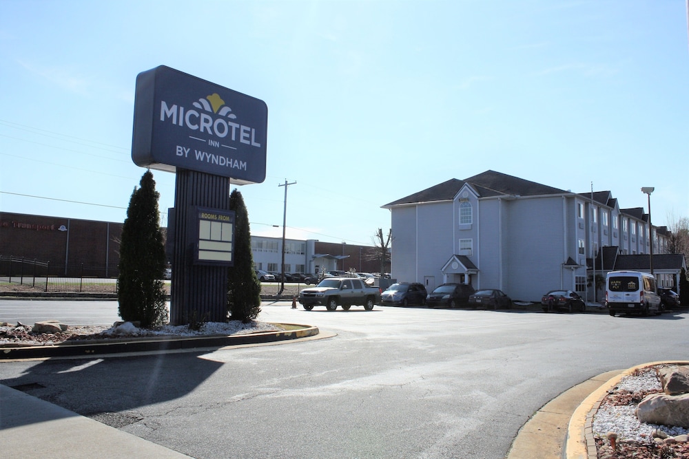 MICROTEL INN & SUITES BY WYNDHAM ATLANTA AIRPORT in College Park, Ga