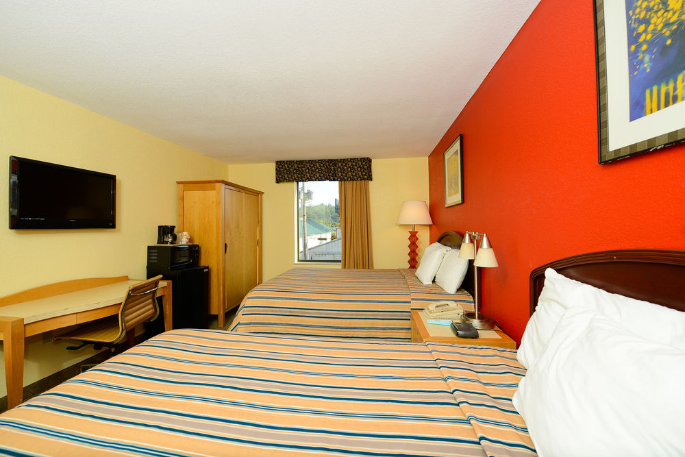 SUPER 8 BY WYNDHAM PIGEON FORGE CONVENTION CENTER in Pigeon Forge