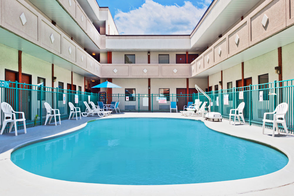 Hotel Bo, A Days Inn By Wyndham Chattanooga Downtown in Chattanooga, Tn