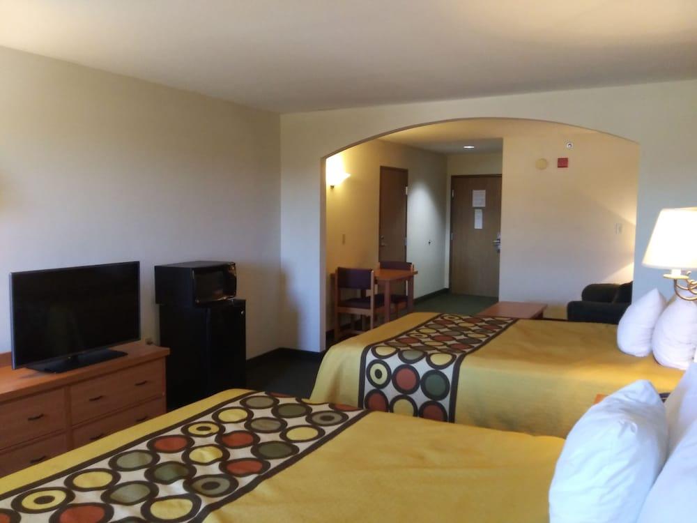 SUPER 8 BY WYNDHAM COLUMBIA EAST in Columbia, Mo