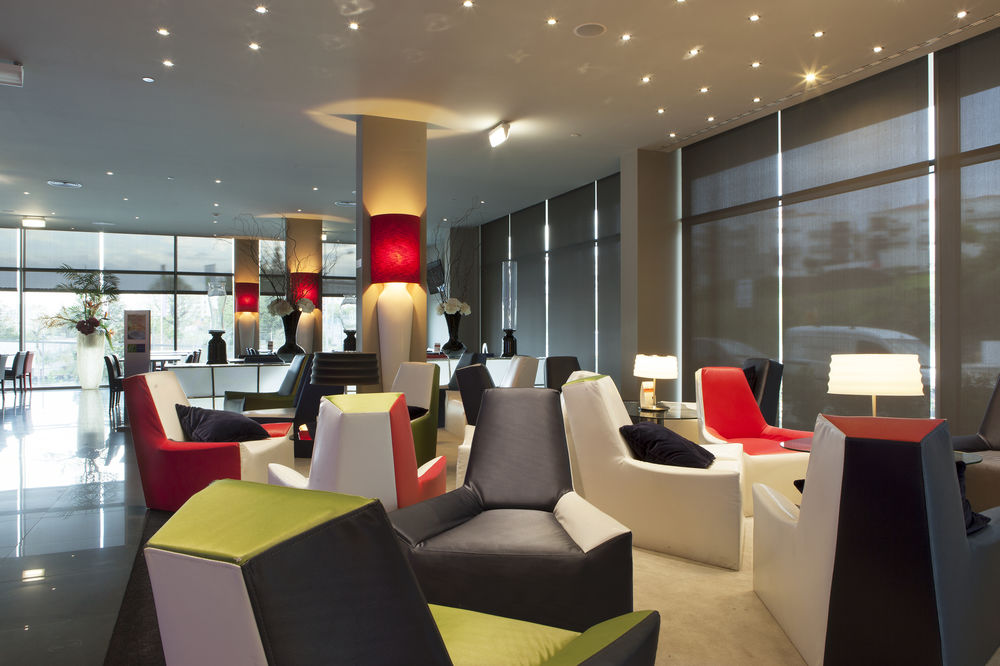 HOLIDAY INN EXPRESS LISBON ALFRAGIDE in Oeiras