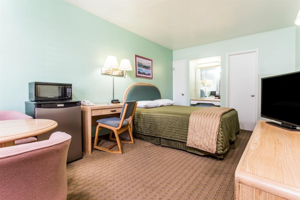 TRAVELODGE BY WYNDHAM BERKELEY in Berkeley, Ca