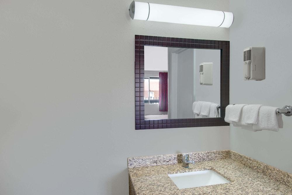 TRAVELODGE BY WYNDHAM BANGOR in Bangor