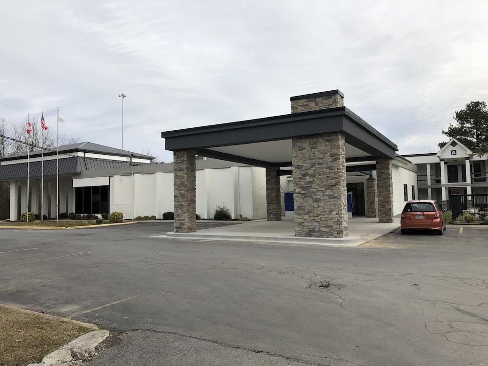 BAYMONT BY WYNDHAM DALTON in Dalton, Ga