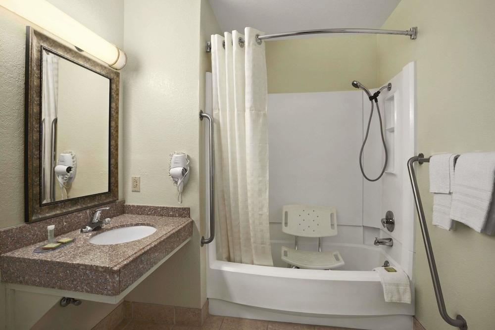 SUPER 8 BY WYNDHAM CARLSBAD in Carlsbad, Nm