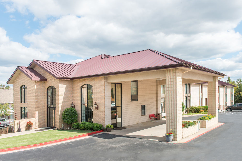 SUPER 8 BY WYNDHAM BRANSON/ANDY WILLIAMS THEATRE in Branson
