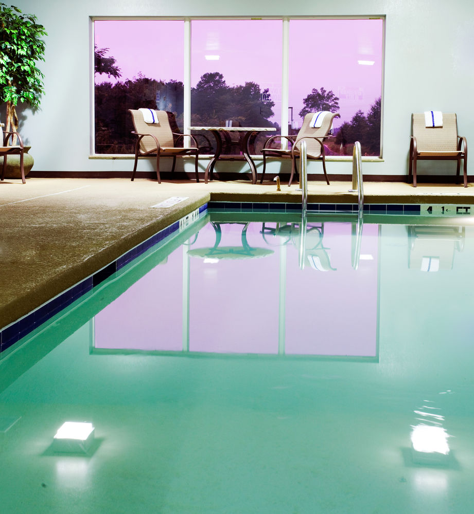 HOLIDAY INN EXPRESS AND SUITES CHARLOTTE ARROWOOD in Charlotte