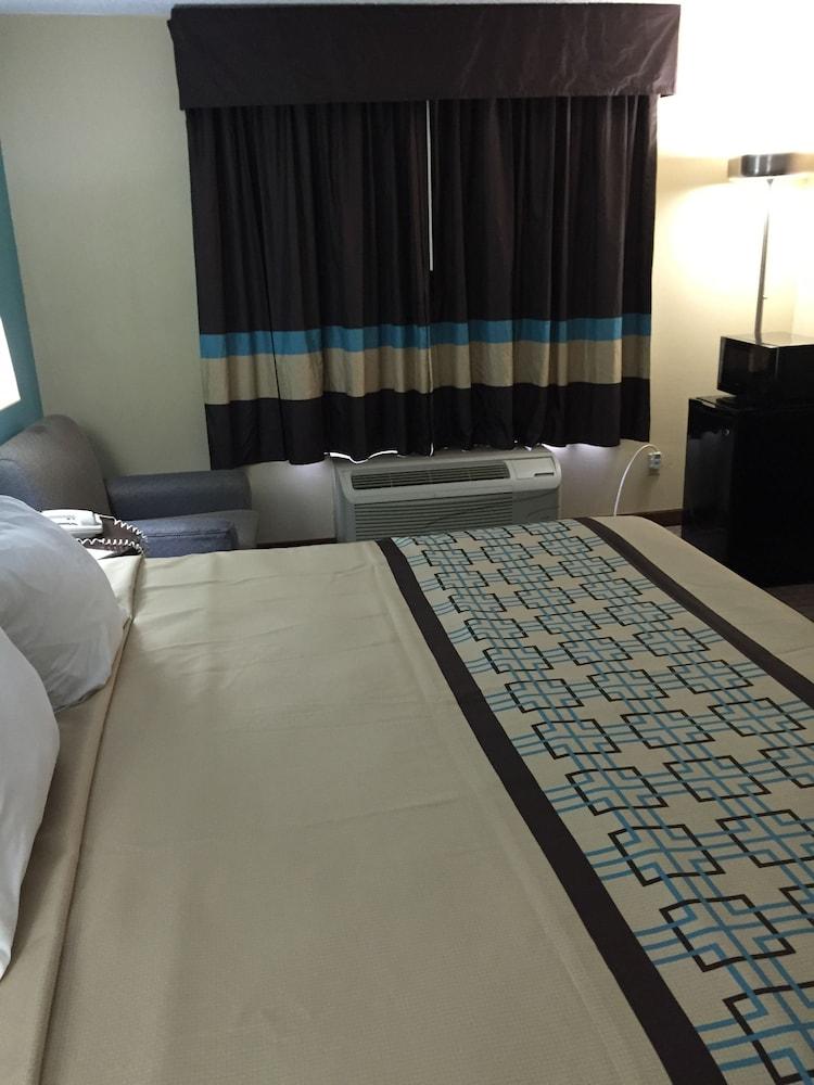 DAYS INN BY WYNDHAM COLLEGE PARK ATLANTA in College Park, Ga
