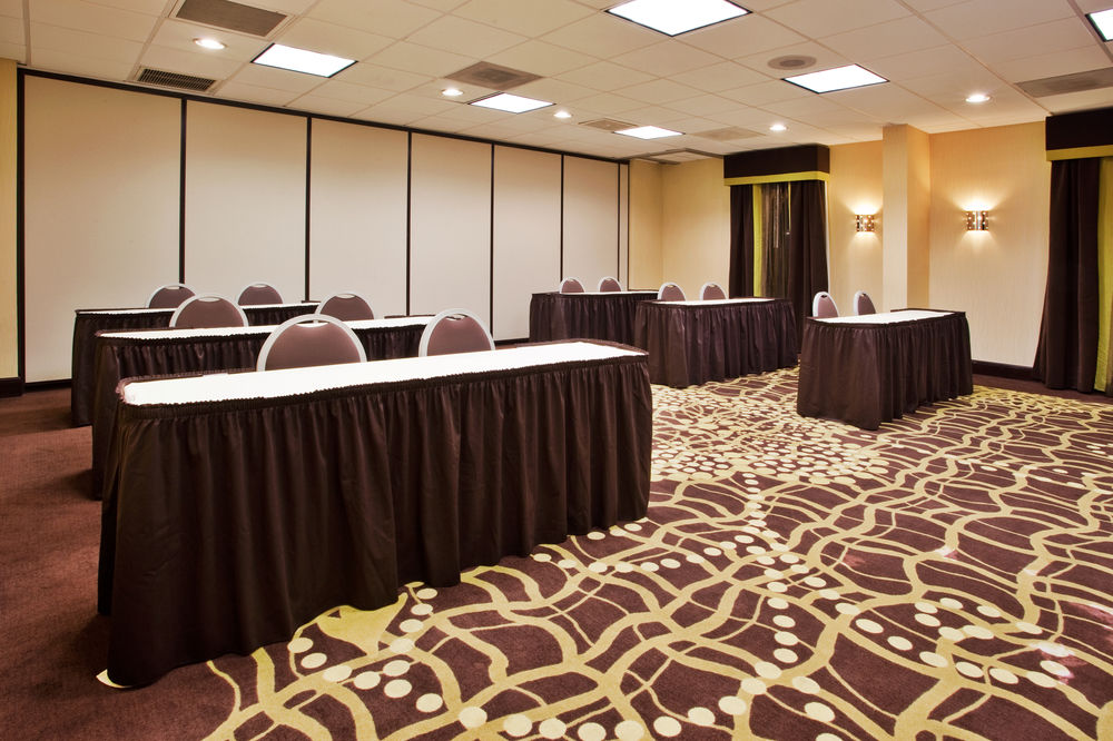 HOLIDAY INN EXPRESS ATLANTA AIRPORT in College Park, Ga