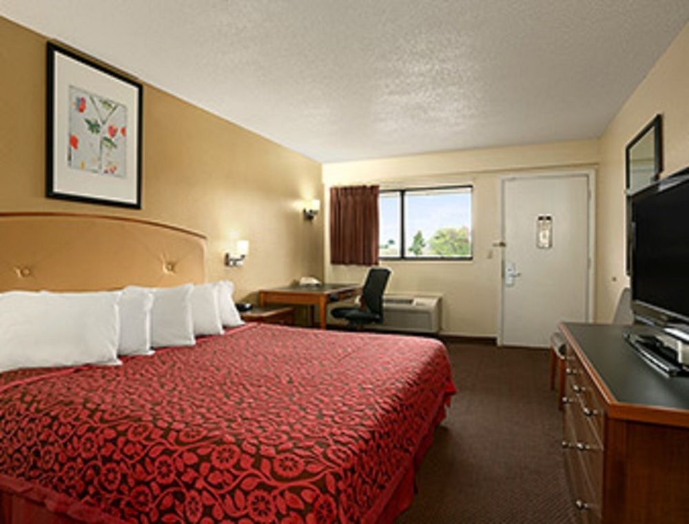 DAYS INN BY WYNDHAM CLOVERDALE GREENCASTLE in Cloverdale, In