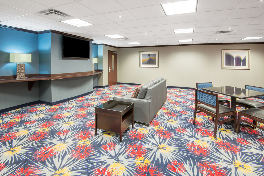 HOLIDAY INN EXPRESS CLEVELAND AIRPORT - BROOK PARK in Cleveland