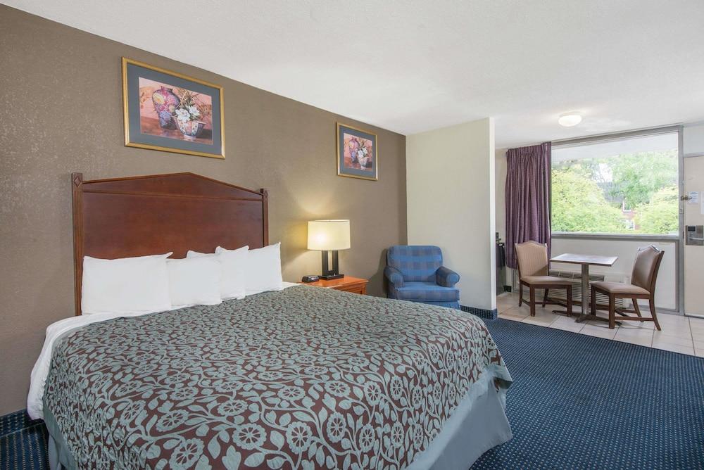 DAYS INN BY WYNDHAM ARLINGTON PENTAGON in Arlington