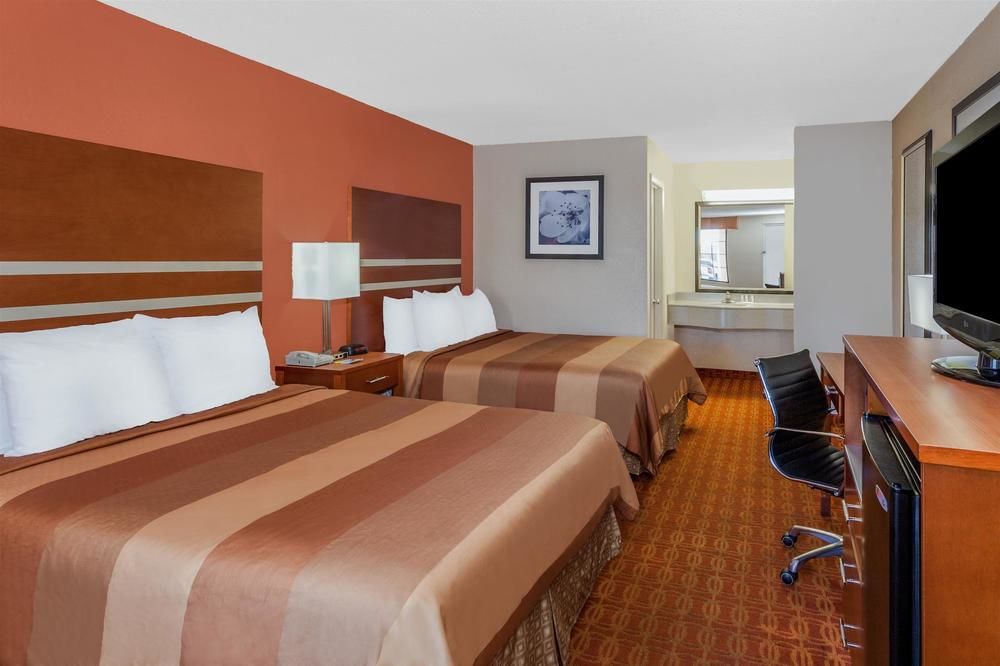 DAYS INN BY WYNDHAM DALTON in Dalton, Ga