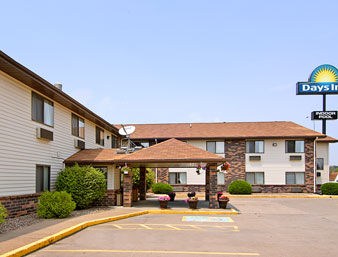 DAYS INN & SUITES BY WYNDHAM DAVENPORT EAST in Davenport