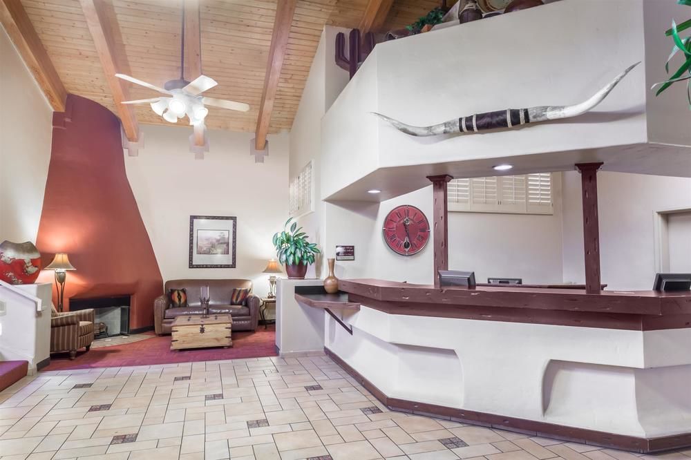 DAYS HOTEL BY WYNDHAM MESA NEAR PHOENIX in Mesa