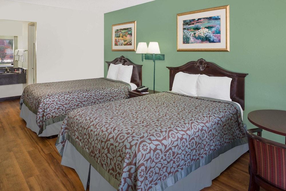 TRAVELODGE BY WYNDHAM FORT MYERS NORTH in Fort Myers