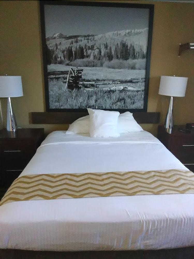 Travelodge by Wyndham Loveland/Fort Collins Area in Loveland, Co