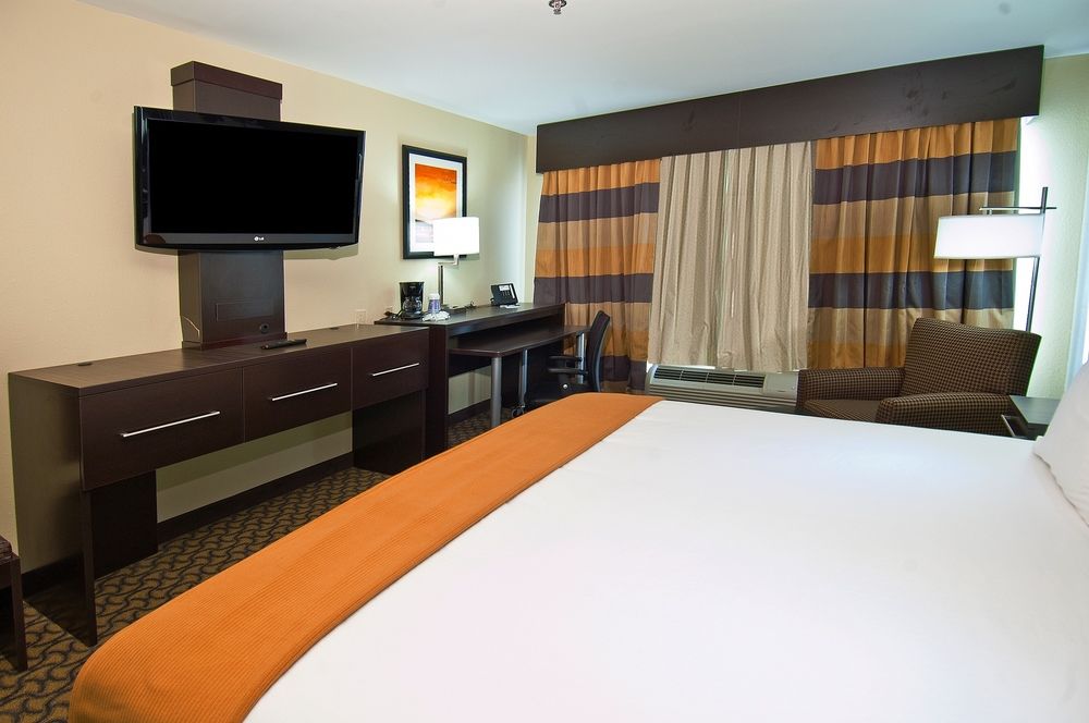 HOLIDAY INN EXPRESS HOTEL & SUITES JACKSON / PEARL in Pearl,Ms