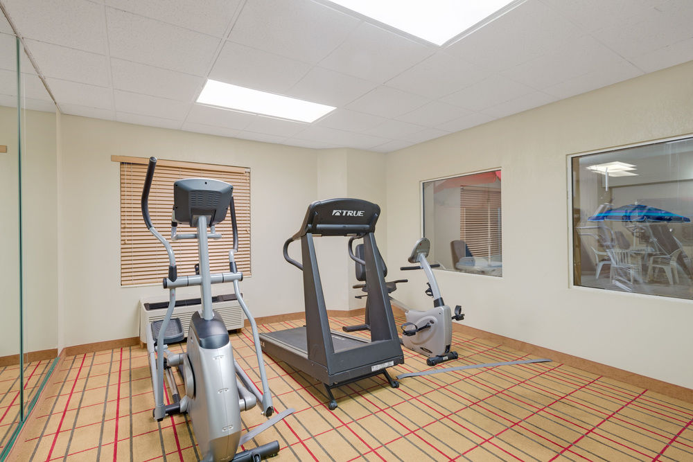 DAYS INN BY WYNDHAM PITTSBURGH AIRPORT in Pittsburgh, Pa