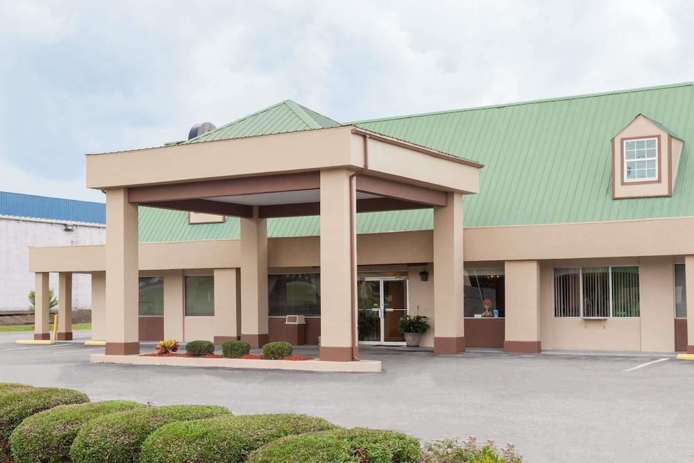 DAYS INN BY WYNDHAM MERIDIAN in Meridian, Ms