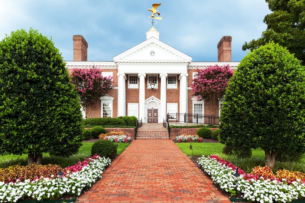 VIRGINIA CROSSINGS HOTEL & CONFERENCE CENTER, TAPESTRY COLLECTION BY HILTON in Glen Allen, Va