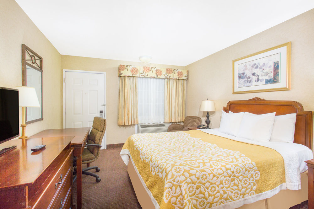 DAYS INN BY WYNDHAM MONTEREY-FISHERMAN'S in Monterey
