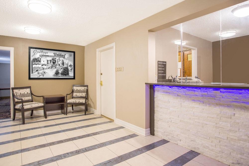 SUPER 8 BY WYNDHAM WALDORF in Waldorf, Md
