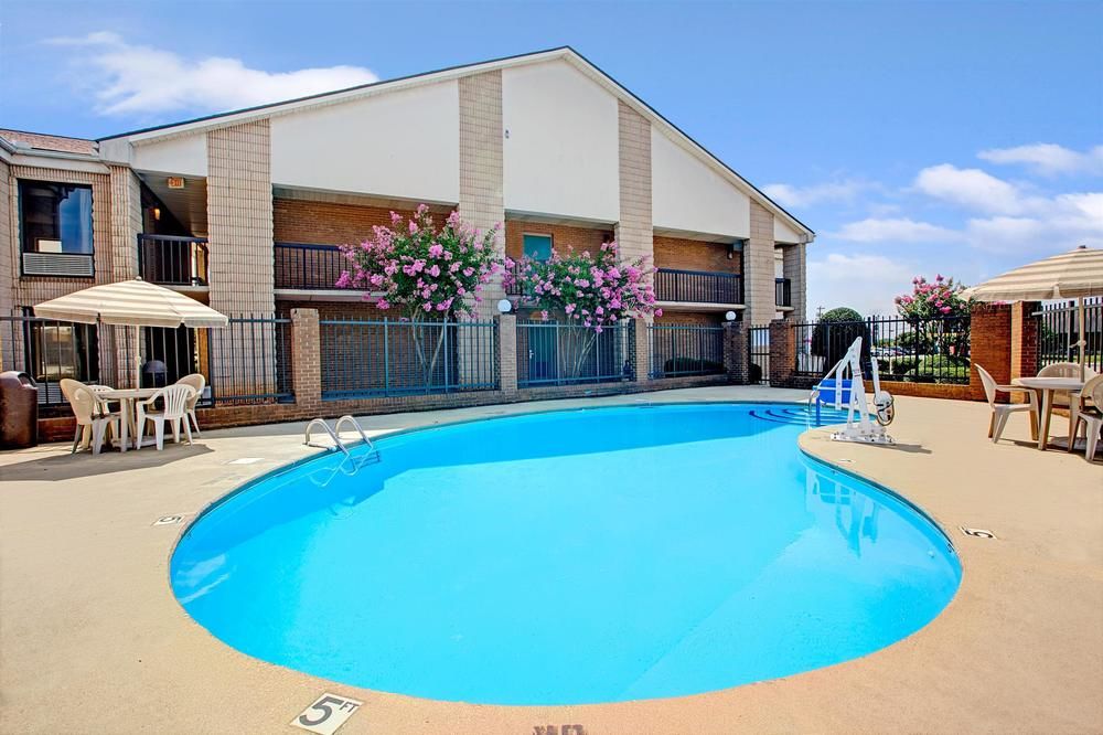 DAYS INN BY WYNDHAM MOORESVILLE LAKE NORMAN in Mooresville, Nc