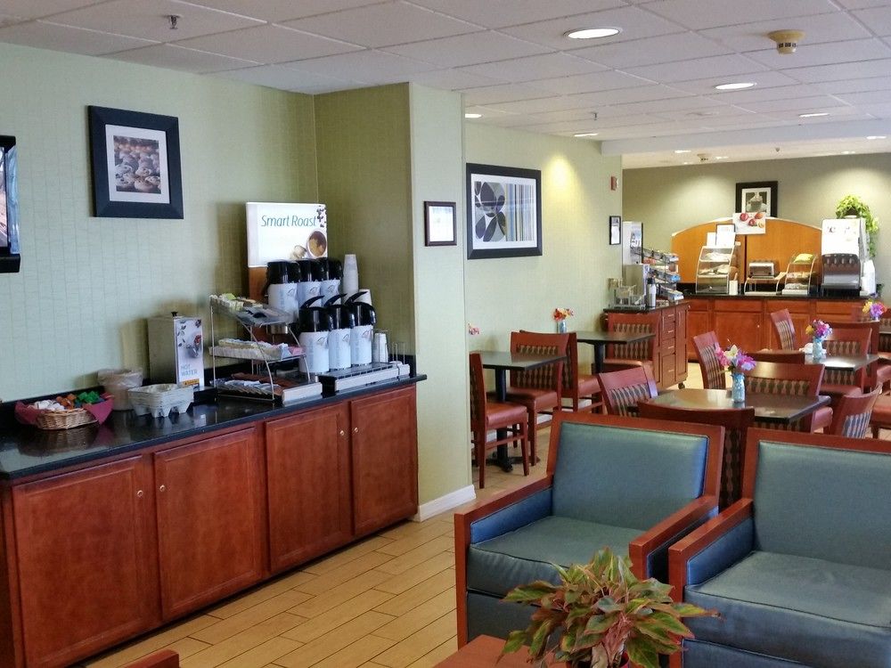 HOLIDAY INN EXPRESS & SUITES ALLENTOWN CEN - DORNEYVILLE in Allentown