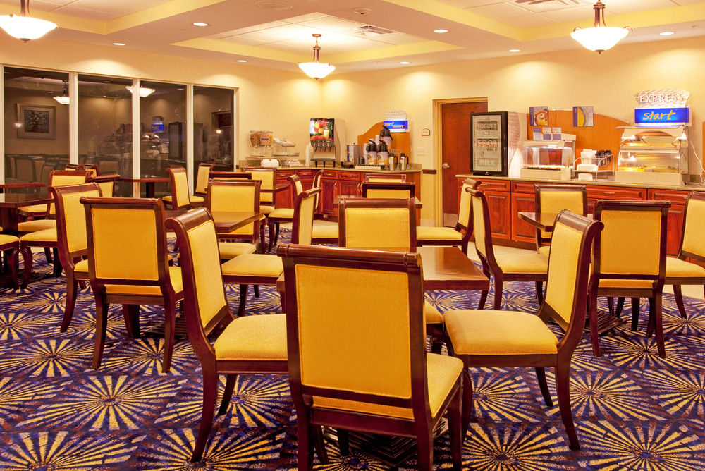 HOLIDAY INN EXPRESS & SUITES BROOKSVILLE-I-75 in Brooksville, Fl