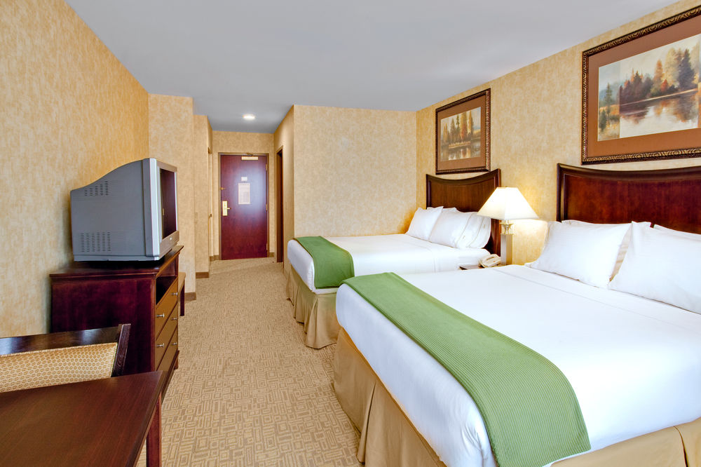 HOLIDAY INN EXPRESS & SUITES BETHLEHEM ARPT-ALLENTOWN AREA in Bethlehem, Pa